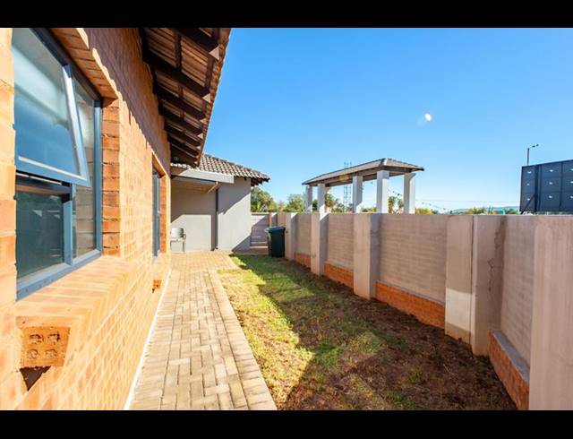 3 BEDROOM TOWNHOUSE FOR SALE IN MONTANA